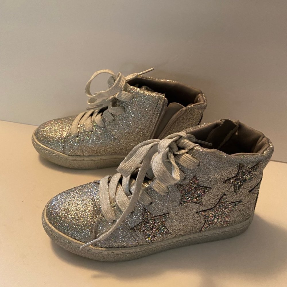 Kohls Girls size 2 Med High Top Silver Sneakers